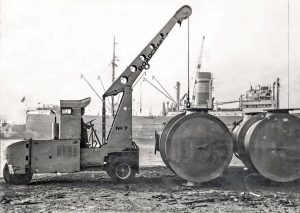 Early mobile dock crane