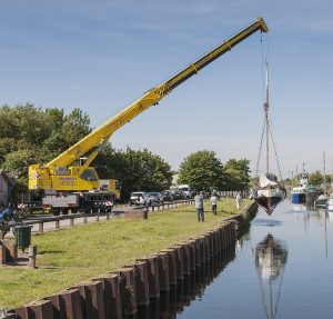 Boat lift with 70t Tadano Faun at Fiddlers Ferry yacht haven