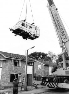 caravan lift over house using 35t Kato